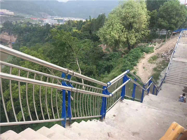 徐州不锈钢复合管护栏的特点与优势
