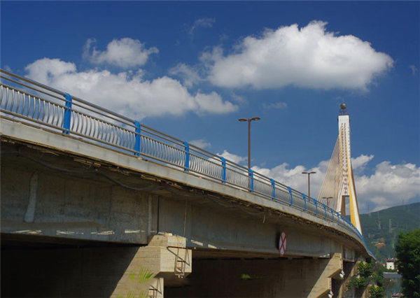 徐州304不锈钢桥梁护栏：安全、耐用与美观的完美结合