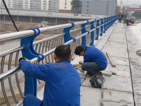 徐州不锈钢河道护栏的特性及其在城市景观中的应用